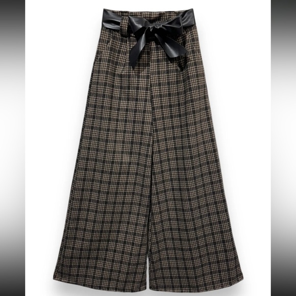 MADE IN ITALY PLAID WIDE LEG PANTS
Fabulous wide leg pants - Picture 1 of 3